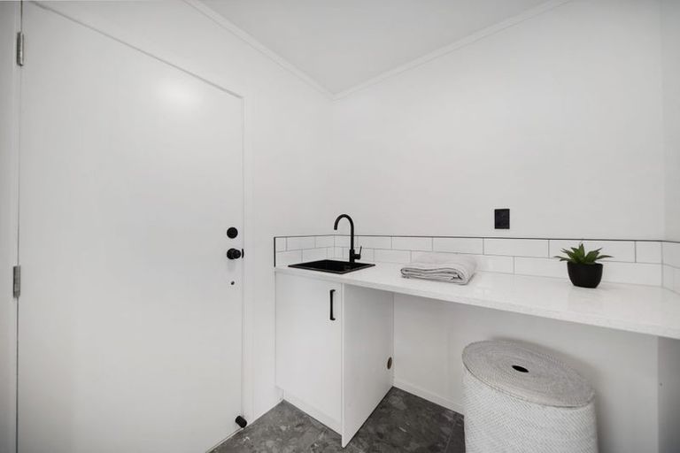 Photo of property in 5 Mikasa Place, Mangere, Auckland, 2022