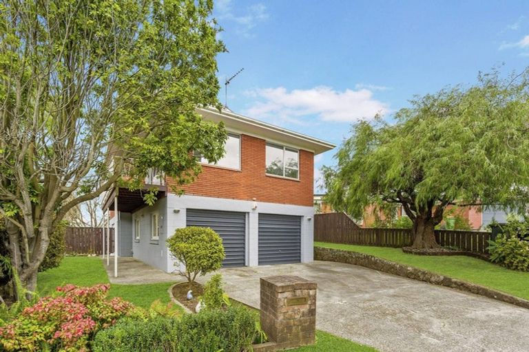 Photo of property in 18 Leewood Place, Pakuranga Heights, Auckland, 2010