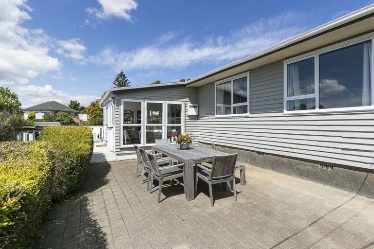 Photo of property in 15 Paparangi Crescent, Paparangi, Wellington, 6037