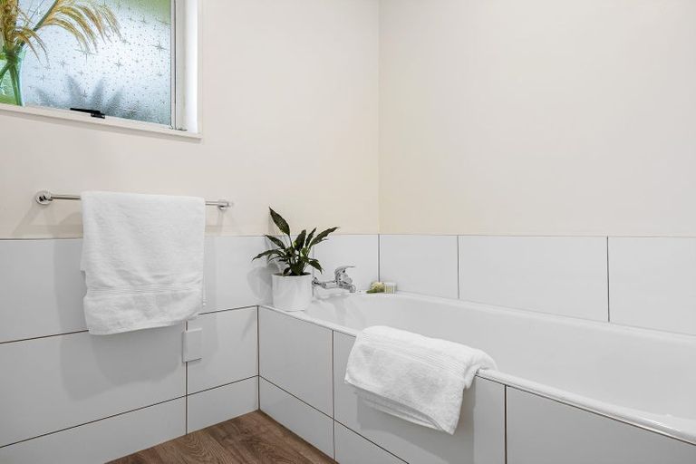 Photo of property in 42 Palatine Terrace, Saint Martins, Christchurch, 8022