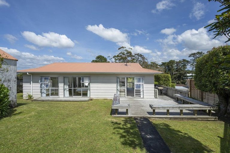 Photo of property in 23 Luckens Road, West Harbour, Auckland, 0618