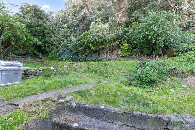 Photo of property in 14 Cave Road, Houghton Bay, Wellington, 6023