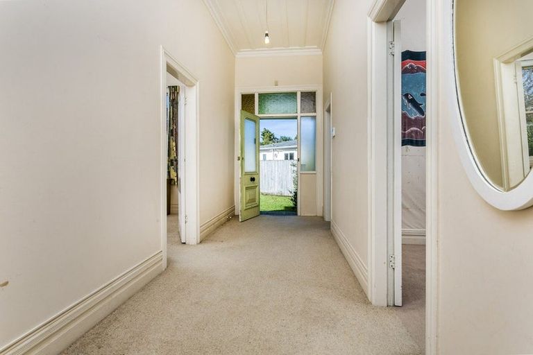 Photo of property in 120 Eskdale Road, Birkdale, Auckland, 0626