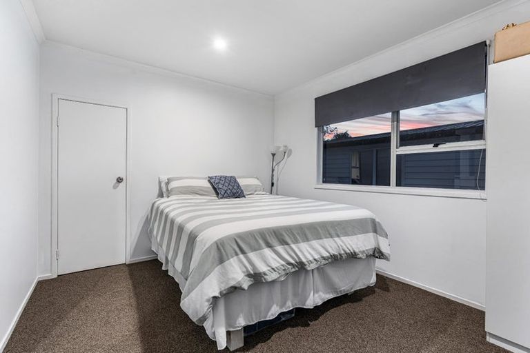 Photo of property in 2 Katrina Place, Massey, Auckland, 0614