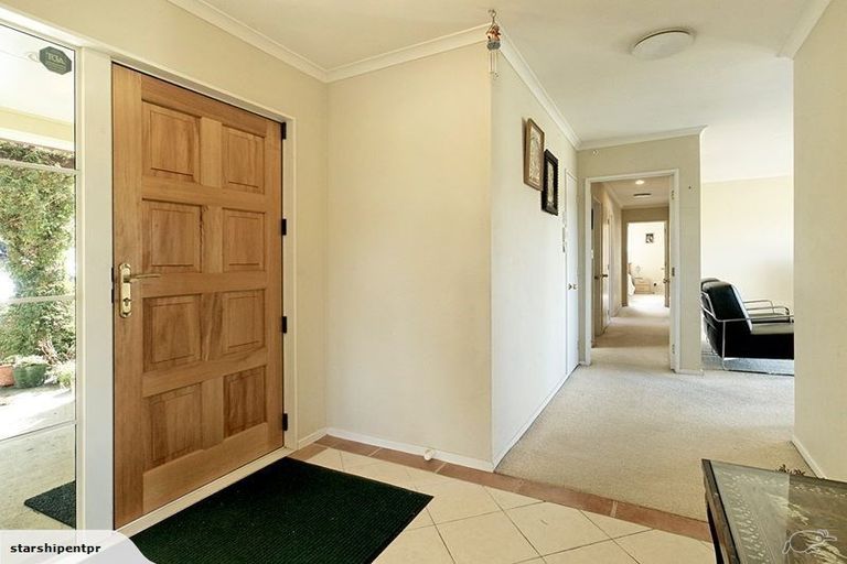 Photo of property in 17 Jubaea Place, Henderson, Auckland, 0610