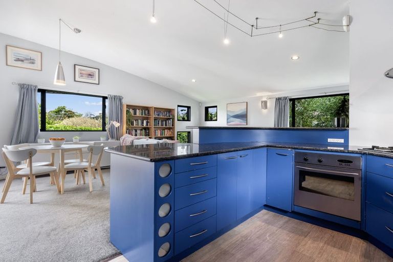 Photo of property in 9 Ginders Drive, Massey, Auckland, 0614