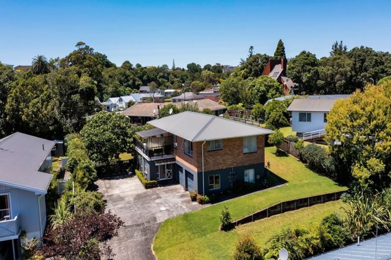 Photo of property in 39 Awanui Street, Merrilands, New Plymouth, 4312