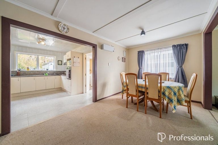 Photo of property in 33 Wellington Road, Wainuiomata, Lower Hutt, 5014