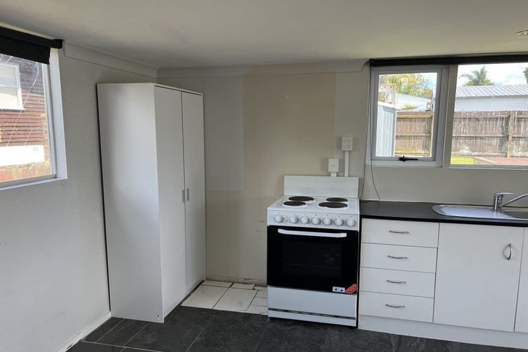 Photo of property in 41 Thornlow Street, Glendene, Auckland, 0602
