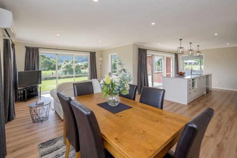 Photo of property in 88 Pohutukawa Drive, Levin, 5571