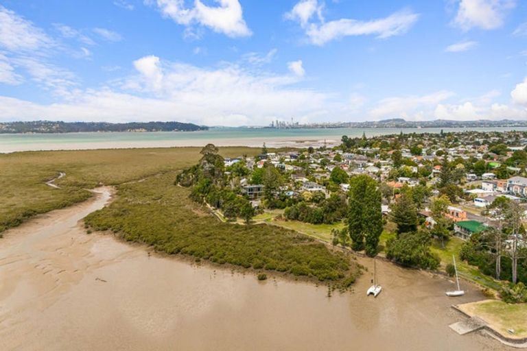 Photo of property in 742b Te Atatu Road, Te Atatu Peninsula, Auckland, 0610