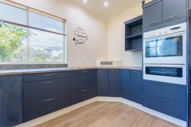 Photo of property in 15 Compass Court, Paraparaumu, 5032