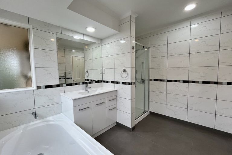 Photo of property in 5 Casabella Court, Northpark, Auckland, 2013