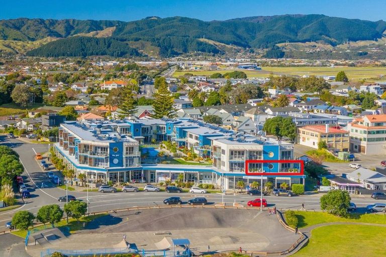 Photo of property in 4-u16 Seaview Road, Paraparaumu Beach, Paraparaumu, 5032