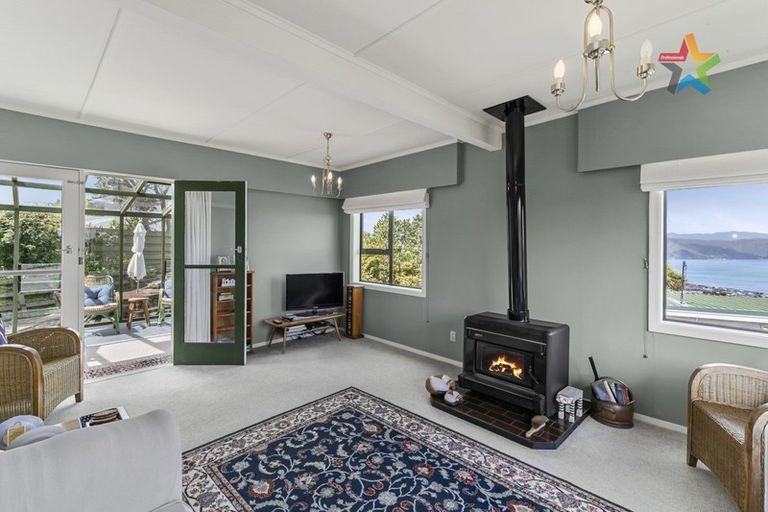 Photo of property in 44 Maungaraki Road, Korokoro, Lower Hutt, 5012