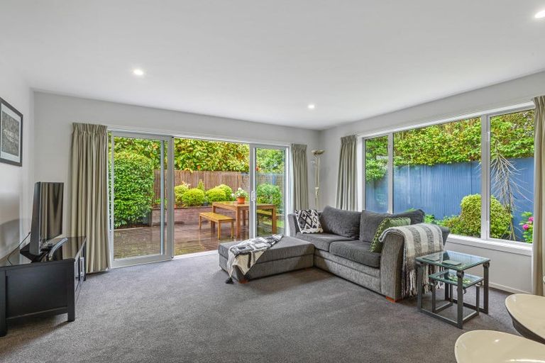 Photo of property in 12 Beatrice Place, Avonhead, Christchurch, 8042