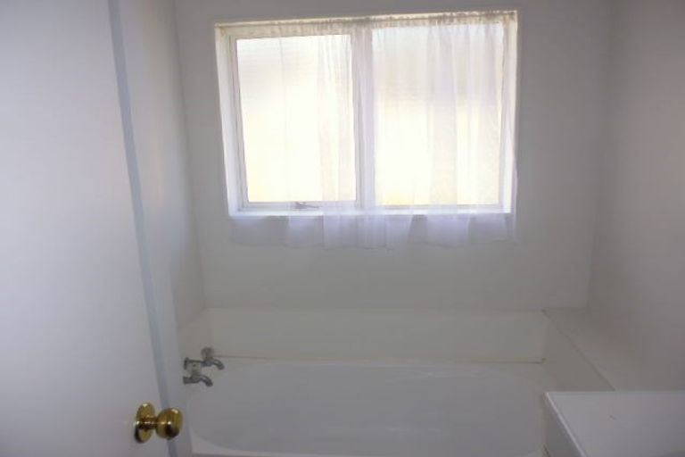 Photo of property in 18 Oakleigh Avenue, Takanini, 2112