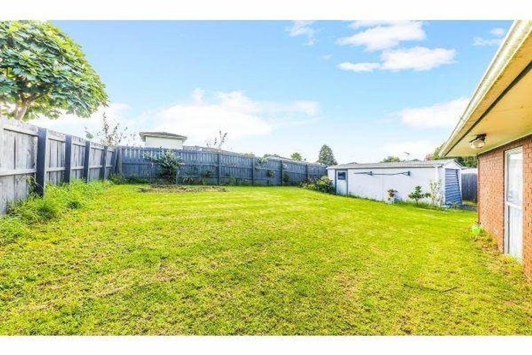 Photo of property in 137 Mahia Road, Wattle Downs, Auckland, 2103