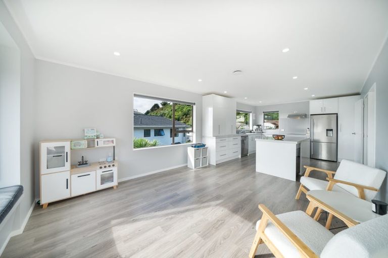 Photo of property in 60 Woodman Drive, Tawa, Wellington, 5028