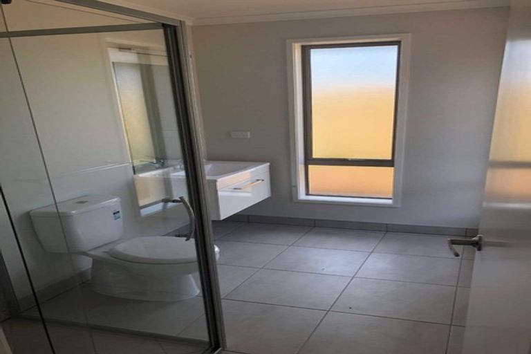 Photo of property in 15 Parton Road, Pukekohe, 2120