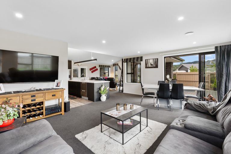 Photo of property in 17 Rodeo Place, Outram, 9019