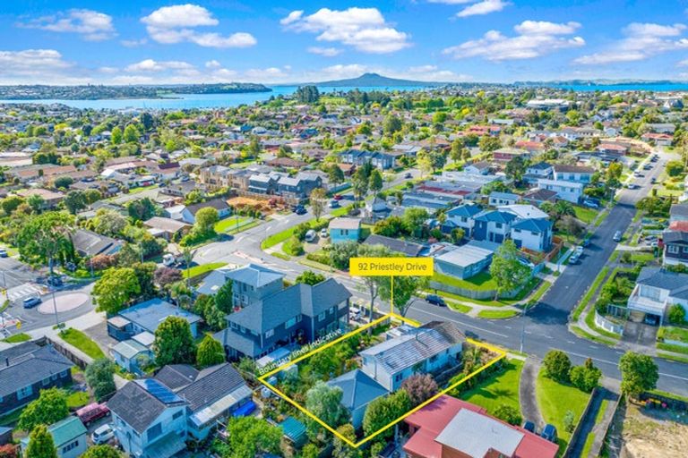 Photo of property in 92 Priestley Drive, Bucklands Beach, Auckland, 2014