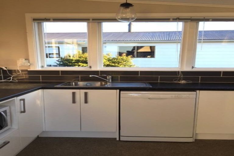 Photo of property in 28 Matenga Street, Waikanae, 5036
