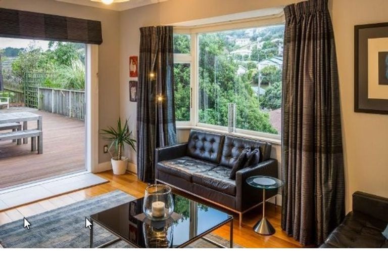 Photo of property in 102 The Parade, Island Bay, Wellington, 6023