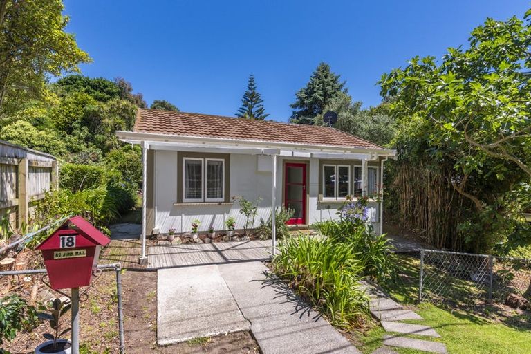 Photo of property in 18 Dell Road, Raumati South, Paraparaumu, 5032