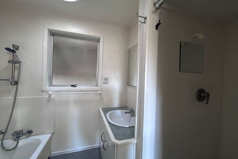 Photo of property in 3 Tahu Crescent, Sunnynook, Auckland, 0620