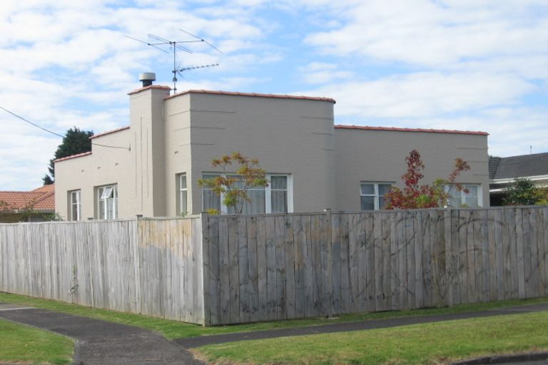 Photo of property in 1/105 Lynwood Road, New Lynn, Auckland, 0600