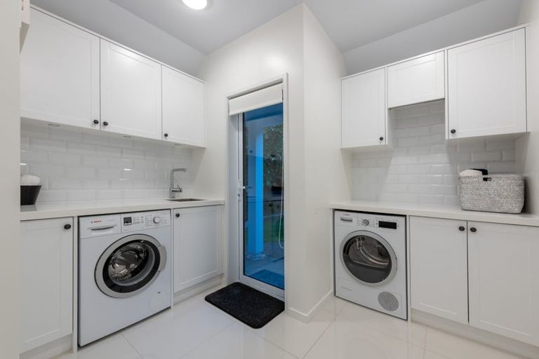 Photo of property in 17 Calypso Place, Rothesay Bay, Auckland, 0630