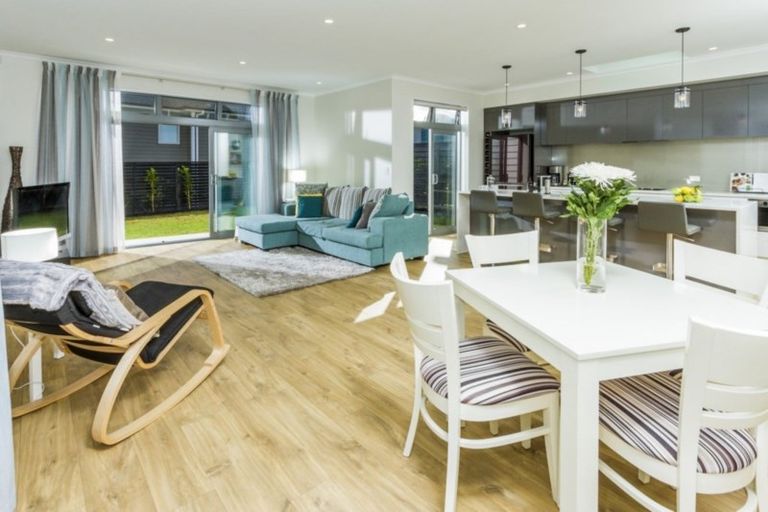 Photo of property in 15b Headland Drive, Long Bay, Auckland, 0630
