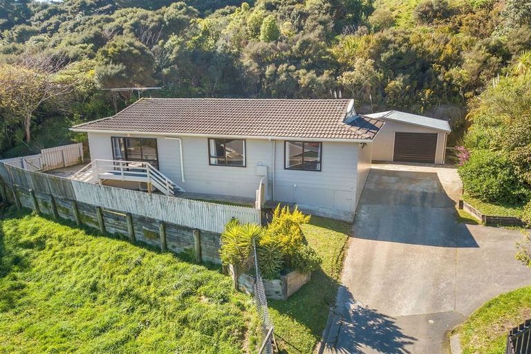Photo of property in 64 Omapere Street, Whitby, Porirua, 5024