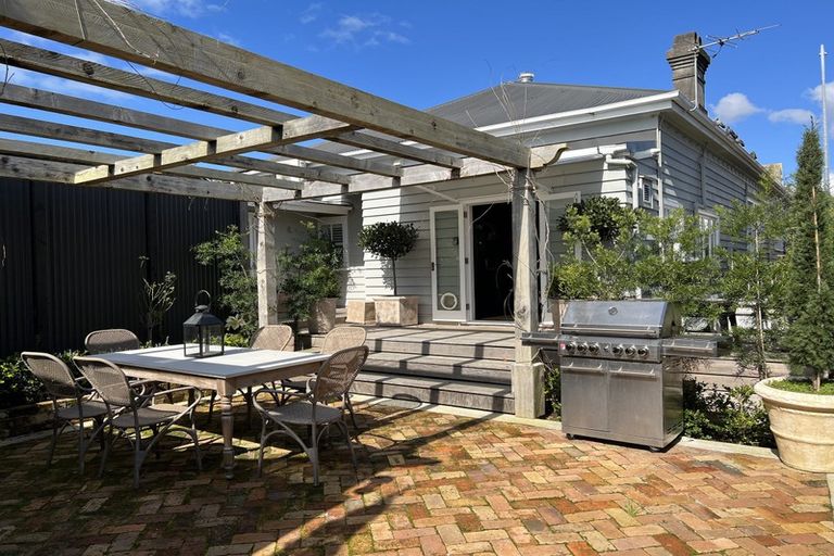 Photo of property in 2/2 Calliope Road, Devonport, Auckland, 0624