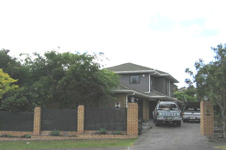 Photo of property in 28 Manutara Avenue, Forrest Hill, Auckland, 0620