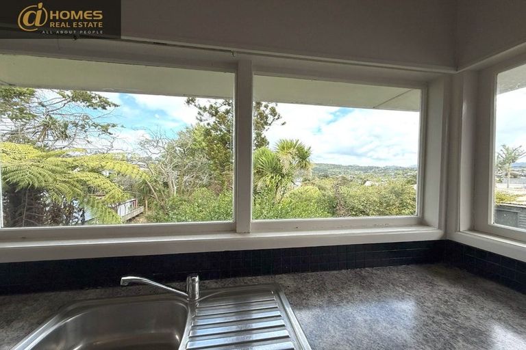 Photo of property in 20 Savoy Road, Glen Eden, Auckland, 0602