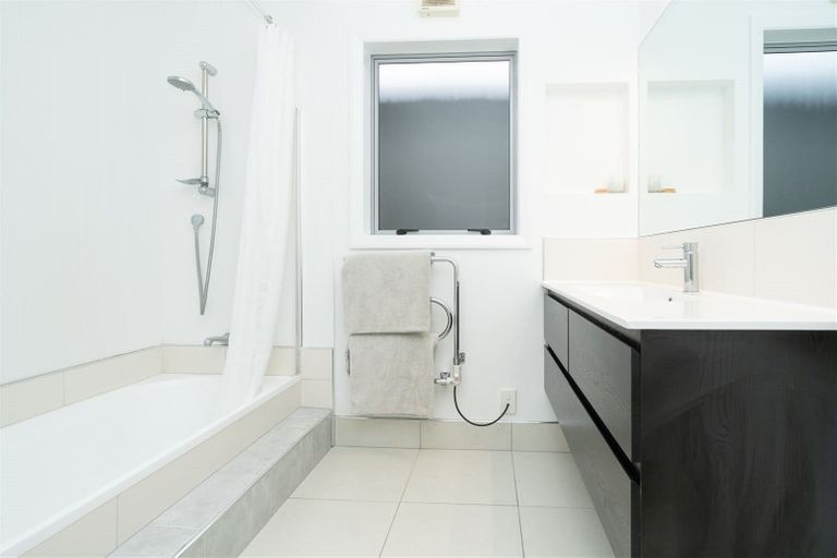 Photo of property in 24 Splitt Avenue, Glenview, Hamilton, 3206