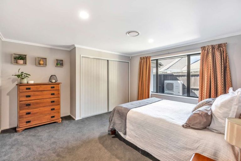 Photo of property in 27 Foresters Crescent, Parklands, Christchurch, 8083