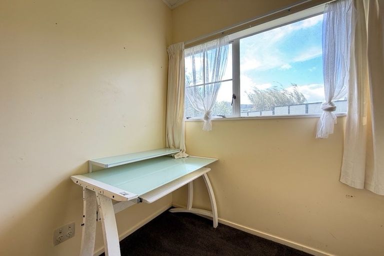 Photo of property in 10 Westview Grove, Miramar, Wellington, 6022
