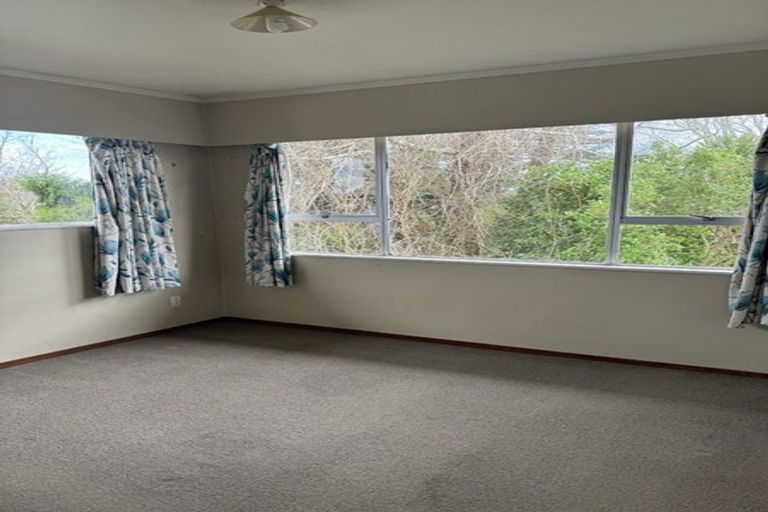 Photo of property in 2/25 Gill Avenue, Te Atatu Peninsula, Auckland, 0610