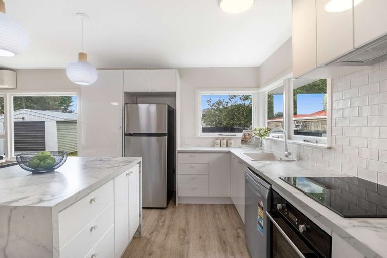 Photo of property in 94 Avondale Road, Avondale, Christchurch, 8061