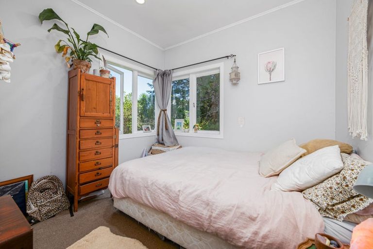 Photo of property in 70 Savoy Road, Glen Eden, Auckland, 0602