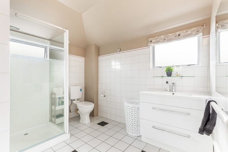 Photo of property in 41 Colwill Road, Massey, Auckland, 0614