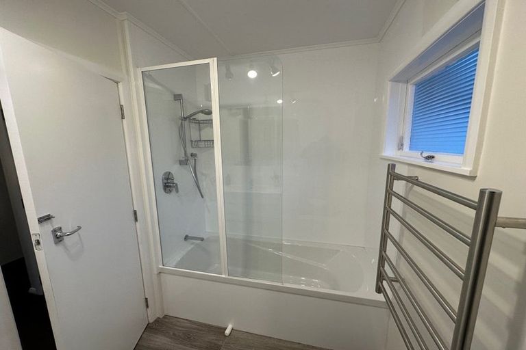 Photo of property in 18 Saulbrey Grove, Woburn, Lower Hutt, 5010