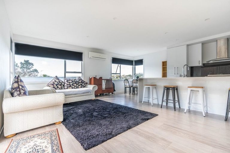 Photo of property in 1 Intrepid Place, Torbay, Auckland, 0630