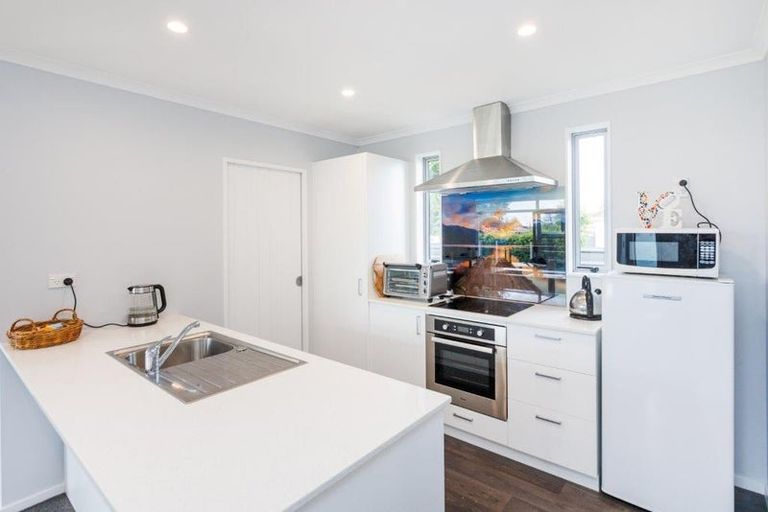 Photo of property in 58 Exeter Crescent, Takaro, Palmerston North, 4412