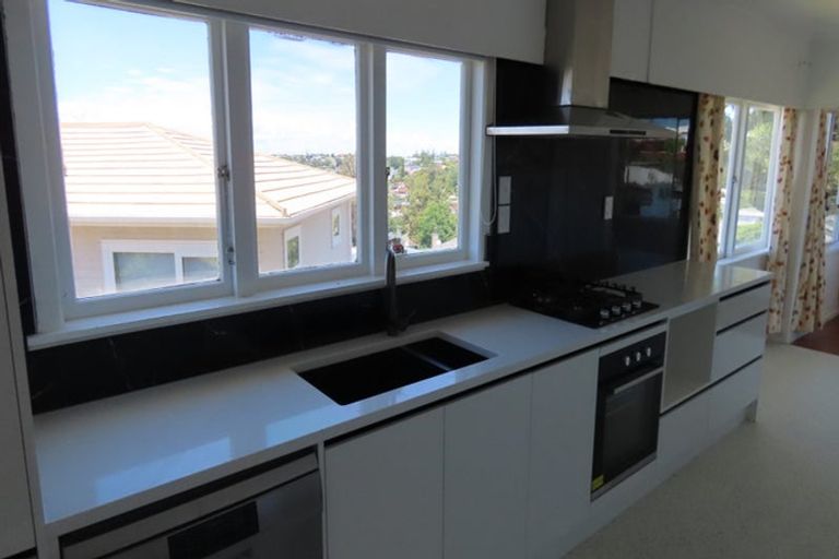 Photo of property in 10 Camelot Place, Glenfield, Auckland, 0629