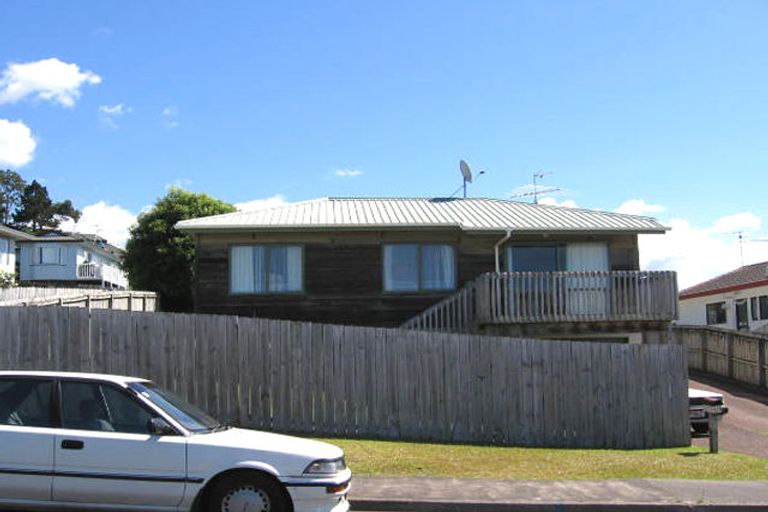 Photo of property in 1/3 Jumento Place, Unsworth Heights, Auckland, 0632