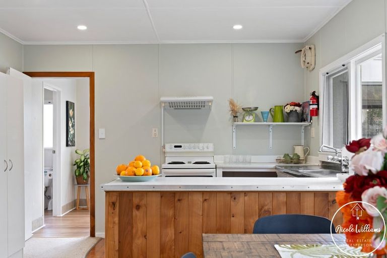 Photo of property in 9 Regent Street, Whakapirau, Maungaturoto, 0583